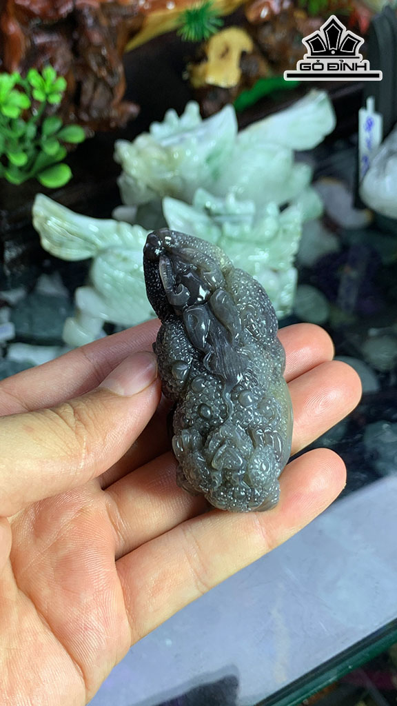 Tác Phẩm Thiềm Thừ Đá Ngọc Bích Hòa Điều (Nephrite Jade) Cao 69,6 Ngang 33 Sâu 33,9 (mm) 98,8g