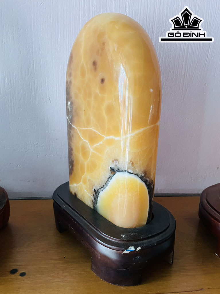 Tác Phẩm Đá Ngọc Hoàng Long Cao 32 Ngang 15 (cm) 6kg
