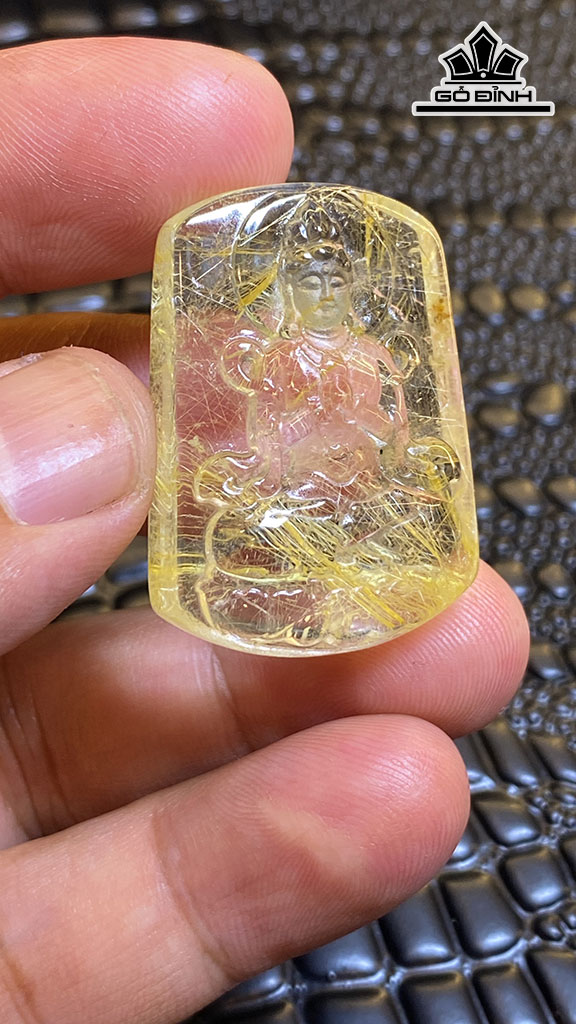 Mặt Dây Chuyền Quan Âm Đá Thạch Anh Tóc Vàng Cao 34 Ngang 24 Sâu 11 (mm) 16,6g