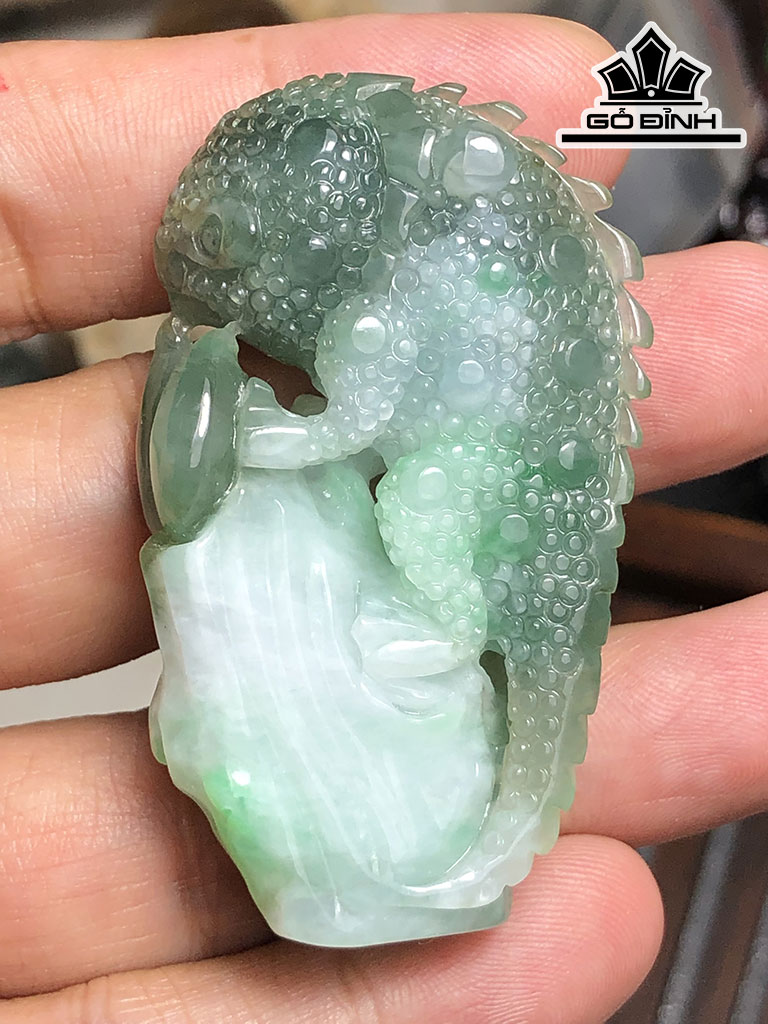 Mặt Dây Chuyền Kỳ Nhông Đá Cẩm Thạch Cao 56 Ngang 32 Sâu 13,3 (mm) 44g