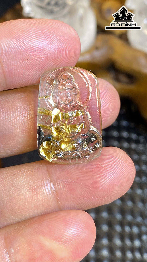 Mặt Dây Chuyền Quan Âm Đá Thạch Anh Tóc Vàng Cao 26,8 Ngang 17,9 Sâu 6,5 (mm) 4,8g