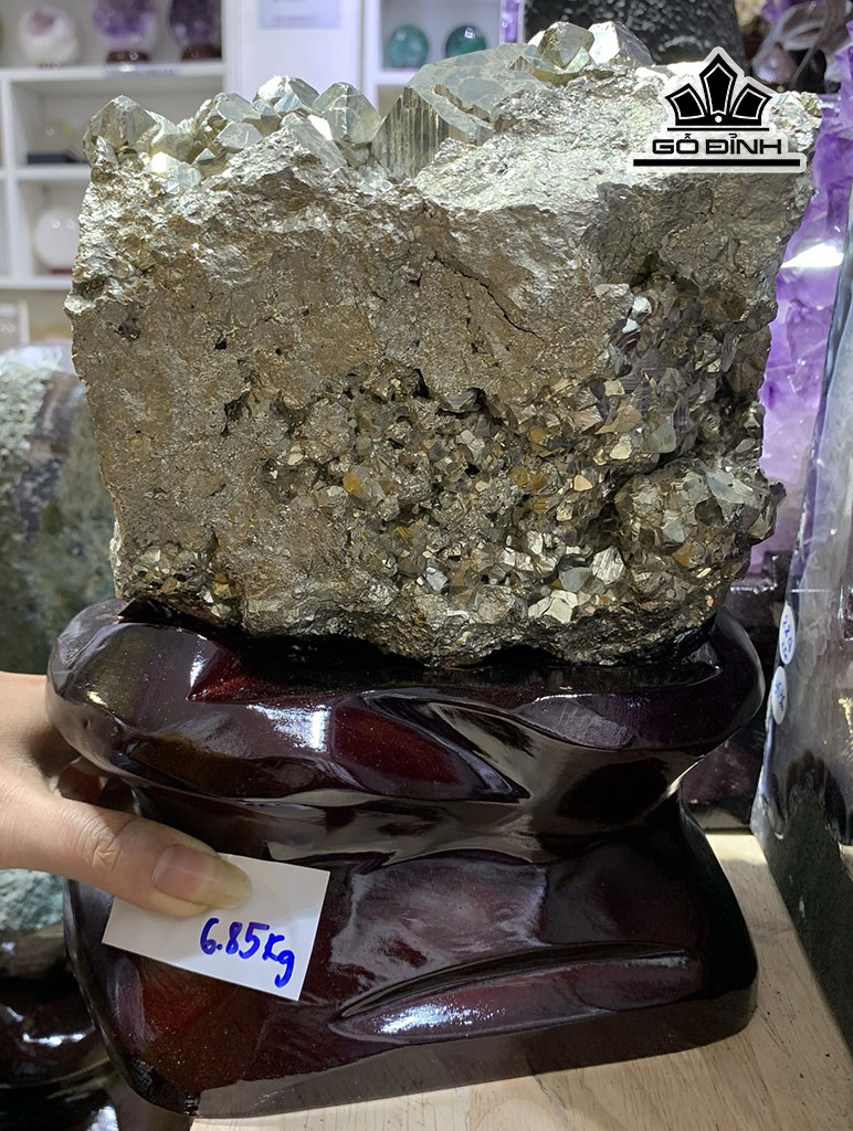 vang-gam-tinh-the-da-pyrite-cao-24-ngang-16-cm-6853kg-446342