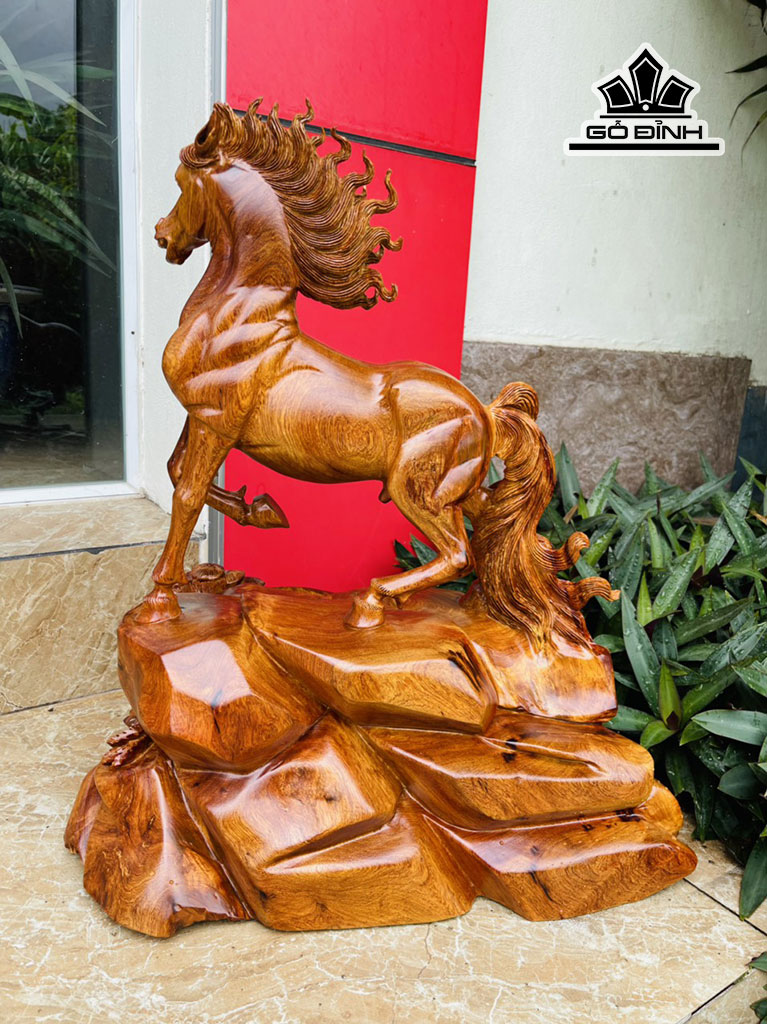 tuong-ngua-phong-thuy-nhat-ma-thong-dong-go-huong-cao-56-ngang-50-sau-33-cm-447955