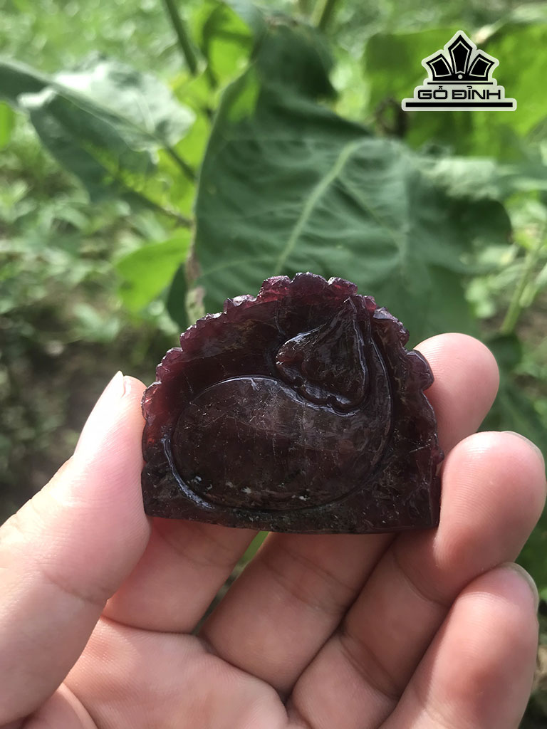 mat-day-chuyen-di-lac-da-garnet-cao-36-ngang-43-cm-167cts-448075