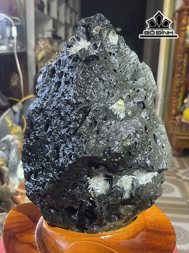 8-bong-hoa-uu-dam-da-tram-tich-cao-37-cm-68kg-448337