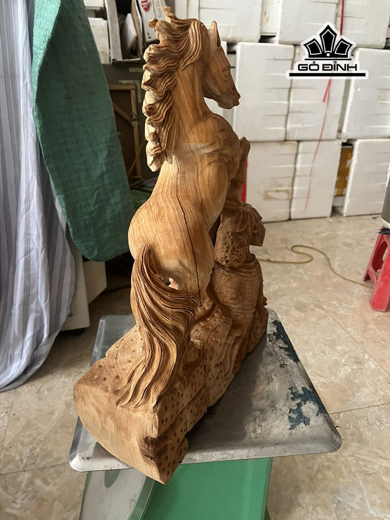 tuong-ngua-phong-thuy-nhat-ma-phi-thien-go-ngoc-am-cao-47-ngang-35-sau-12-cm-448989