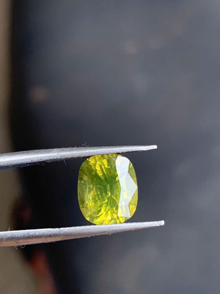 vien-da-zircon-vang-cao-9-ngang-8-sau-6-mm-41cts-450712