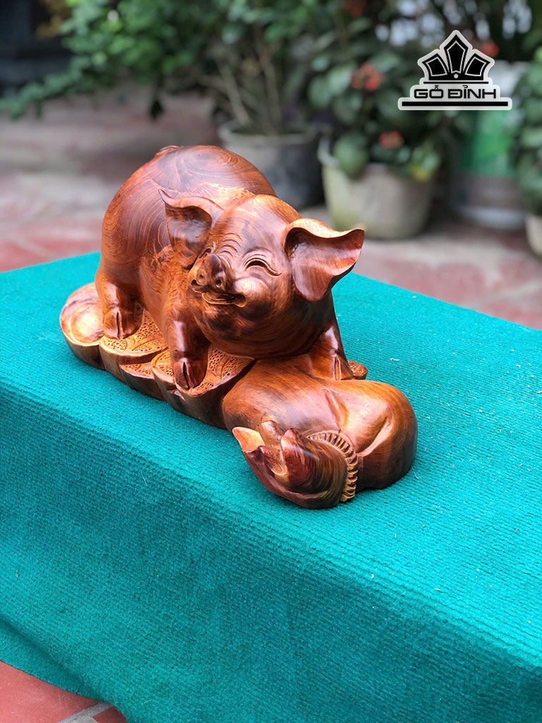 tuong-heo-phong-thuy-go-huong-cao-20-ngang-43-sau-22-cm-451408