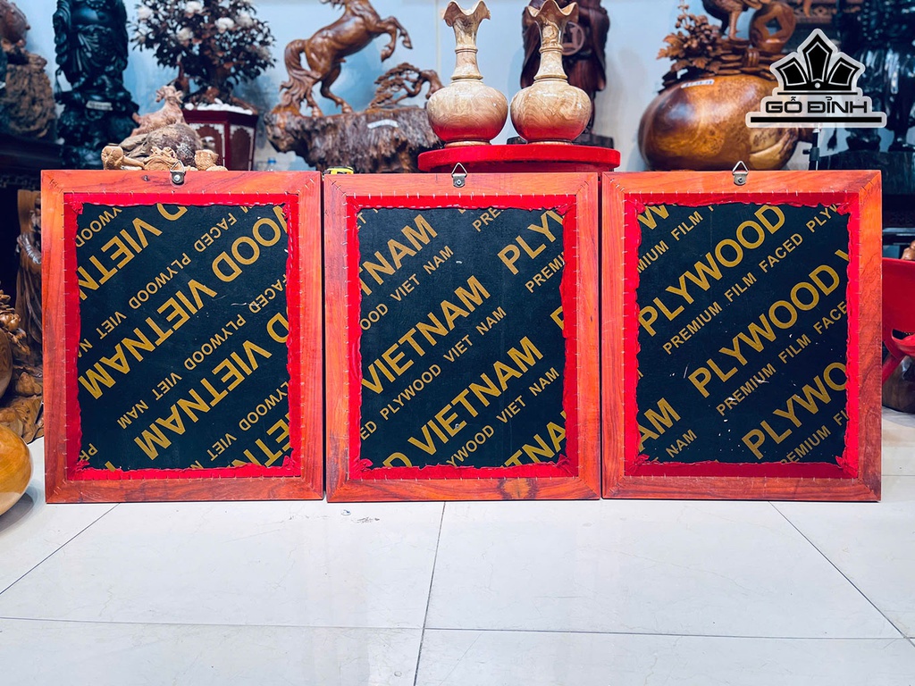 tranh-chu-go-nu-ngoc-am-khung-go-huong-do-cao-61-ngang-51-day-2-cm-452562