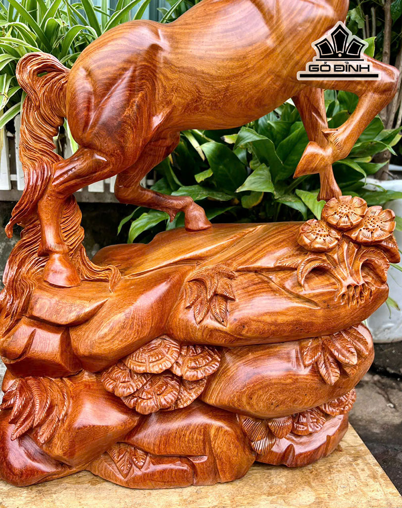 tuong-ngua-phong-thuy-nhat-ma-phi-thien-go-huong-cao-62-ngang-38-sau-20-cm-453043