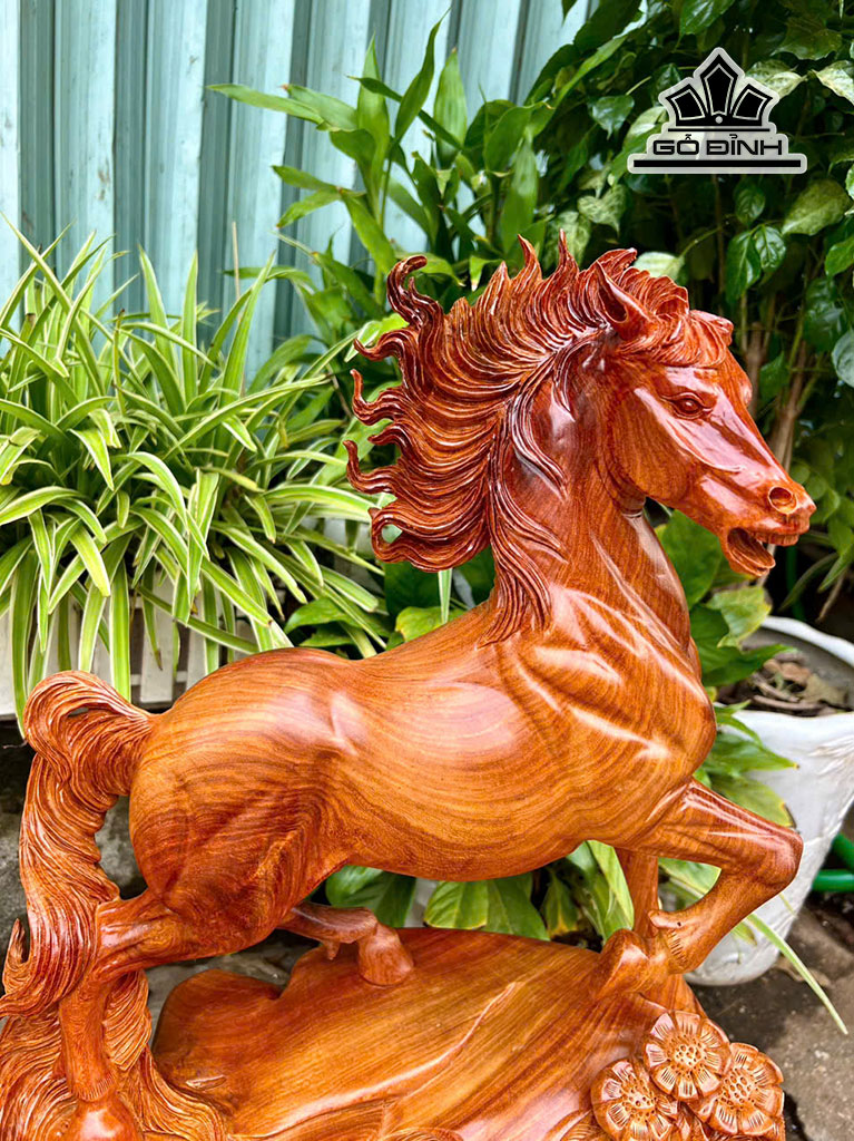 tuong-ngua-phong-thuy-nhat-ma-phi-thien-go-huong-cao-62-ngang-38-sau-20-cm-453044