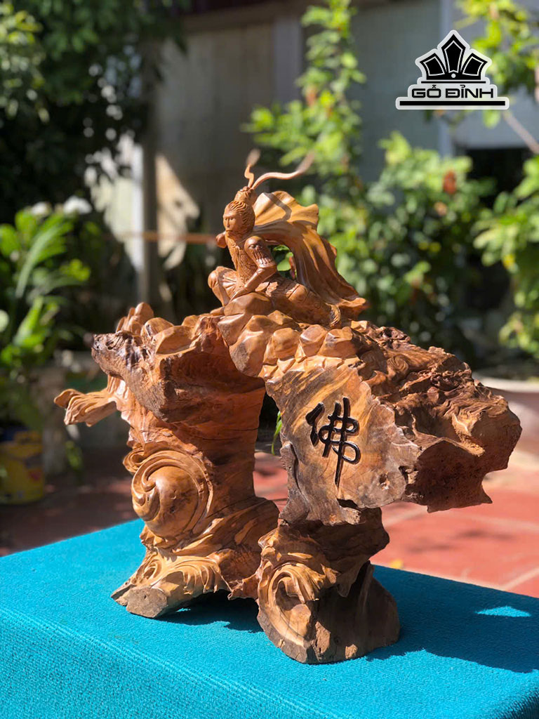 tuong-my-hau-vuong-go-doi-cao-55-ngang-60-sau-18-cm-456218