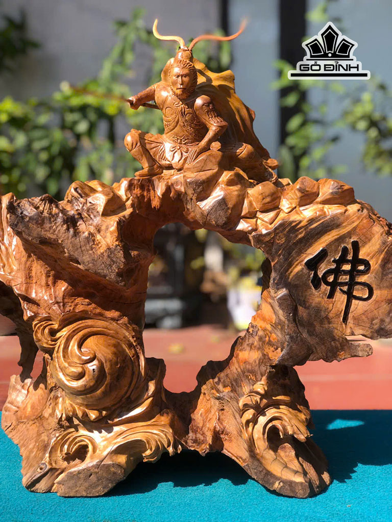 tuong-my-hau-vuong-go-doi-cao-55-ngang-60-sau-18-cm-456219