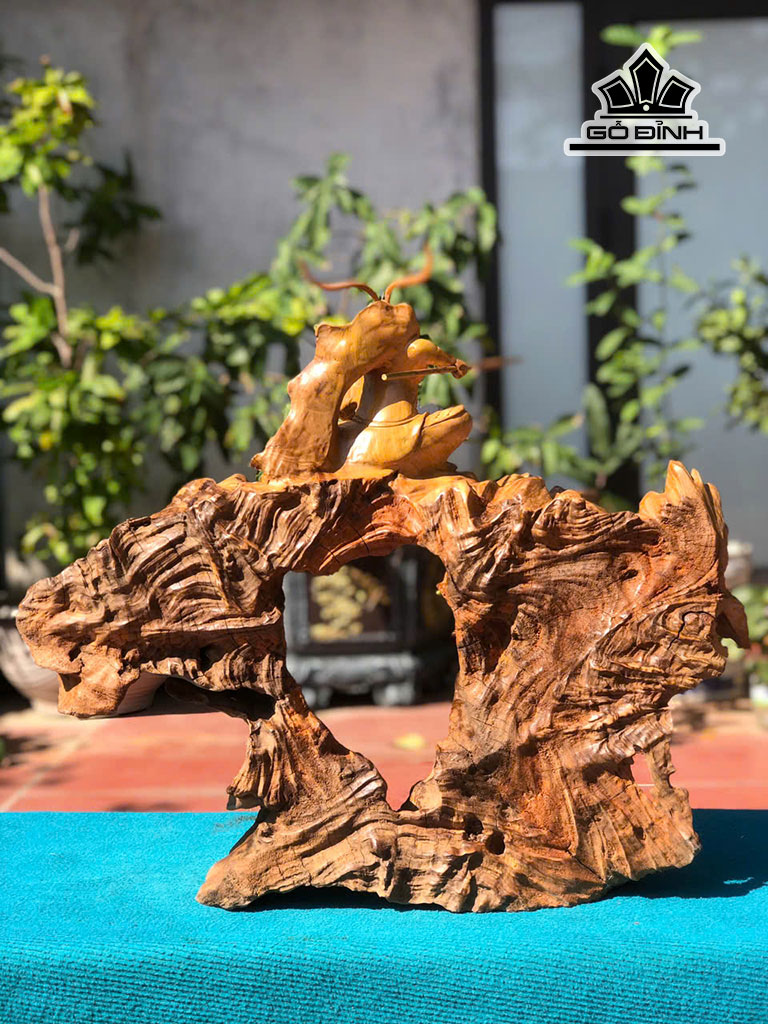 tuong-my-hau-vuong-go-doi-cao-55-ngang-60-sau-18-cm-456221