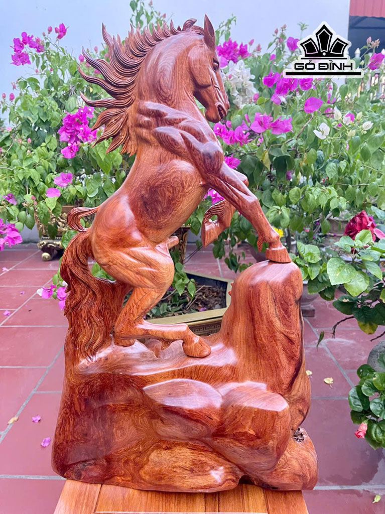 tuong-ngua-phong-thuy-nhat-ma-phi-thien-go-huong-cao-70-ngang-41-sau-23-cm-456743