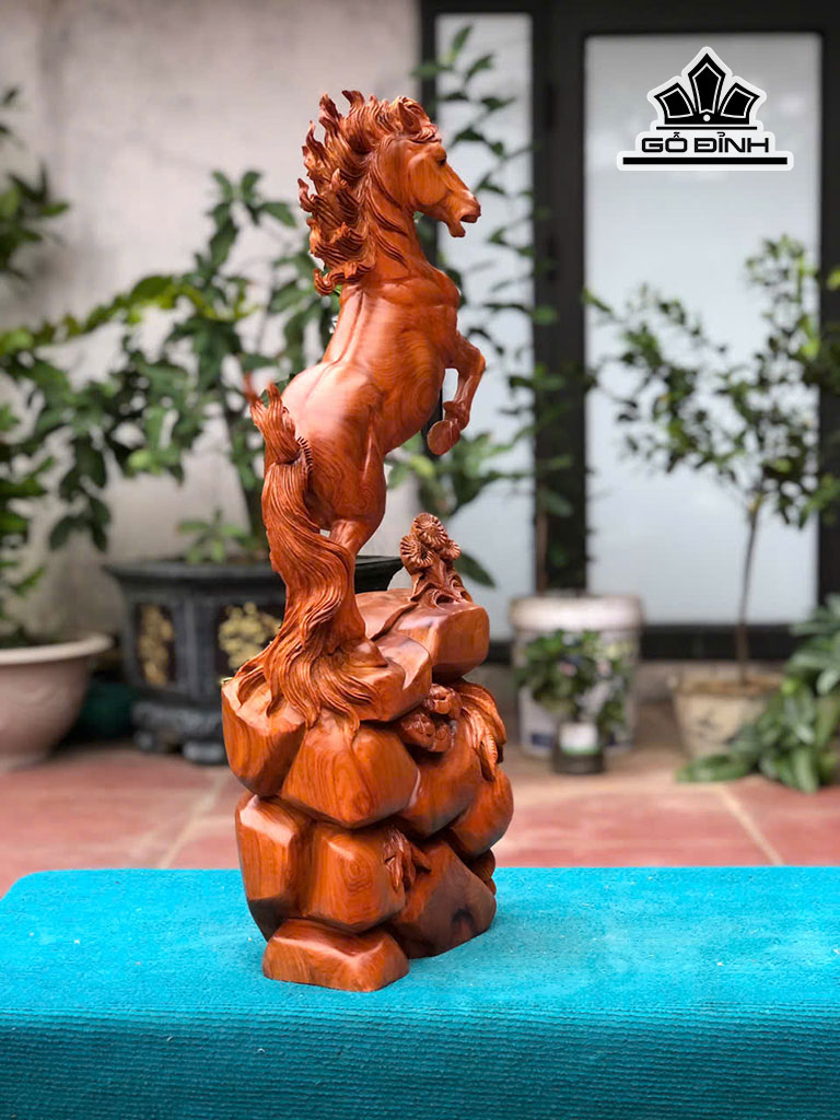 tuong-ngua-phong-thuy-nhat-ma-phi-thien-go-huong-cao-68-ngang-29-sau-14-cm-457426