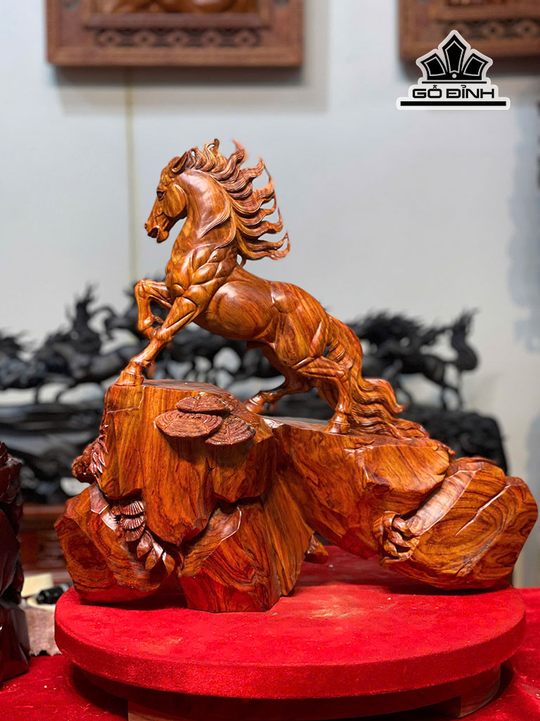 tuong-ngua-phong-thuy-nhat-ma-phi-thien-go-sua-cao-45-ngang-46-sau-23-cm-458123