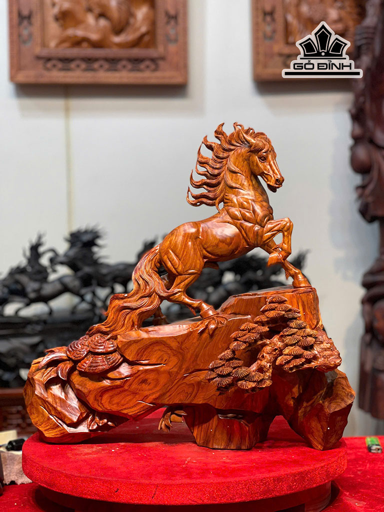 tuong-ngua-phong-thuy-nhat-ma-phi-thien-go-sua-cao-45-ngang-46-sau-23-cm-458125
