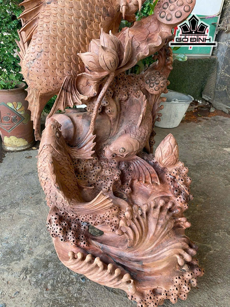 tuong-ca-chep-hoa-rong-go-huong-cao-89-ngang-48-sau-55-cm-458234