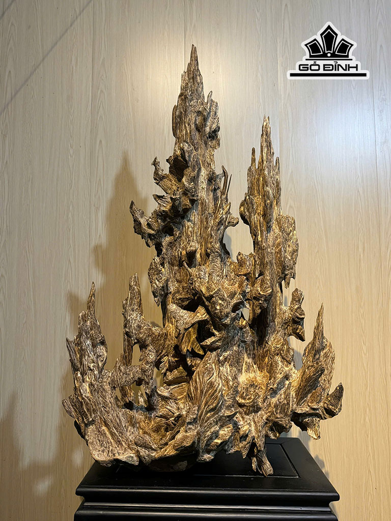 nui-canh-go-tram-huong-cao-127-ngang-66-cm-nang-17kg-458592