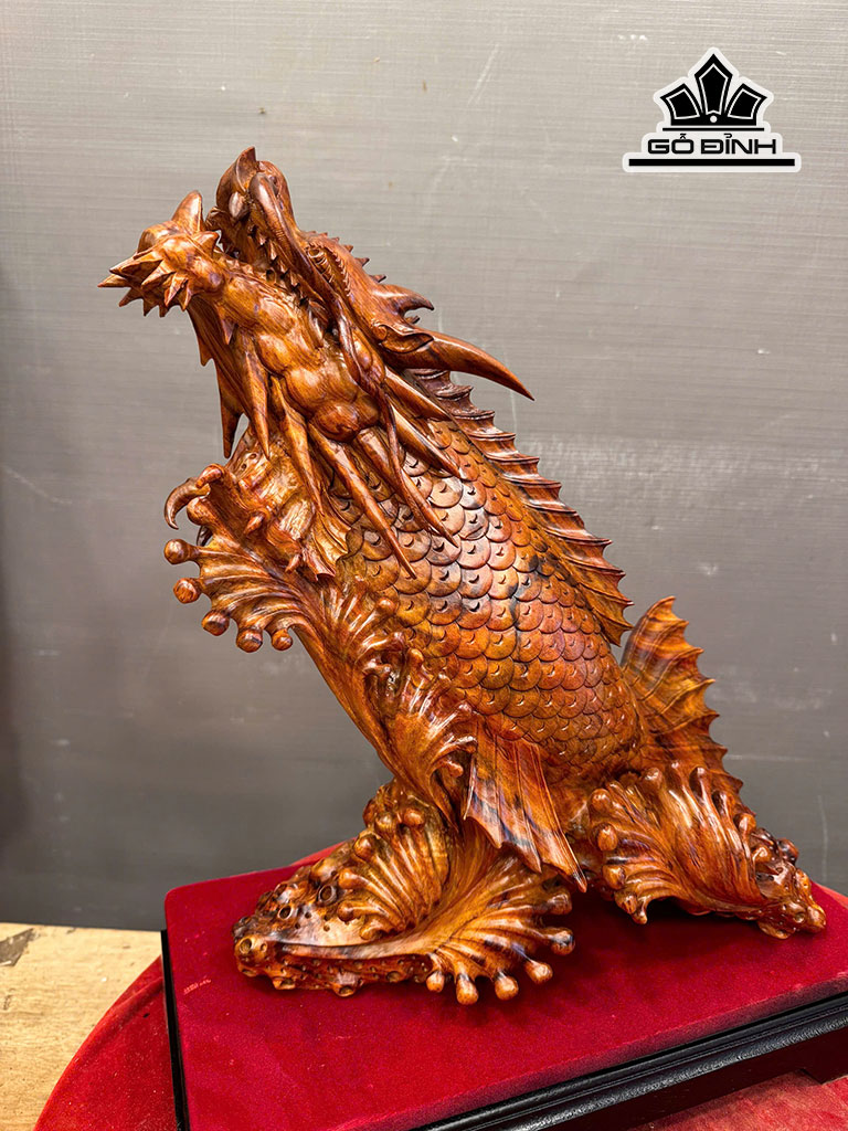 tuong-ca-chep-hoa-rong-go-sua-cao-ca-ky-46-ngang-34-sau-15-cm-ky-7-cm-459233