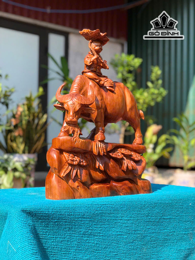 tuong-tieu-dong-cuoi-trau-go-ngoc-am-cao-54-ngang-42-sau-23-cm-460415