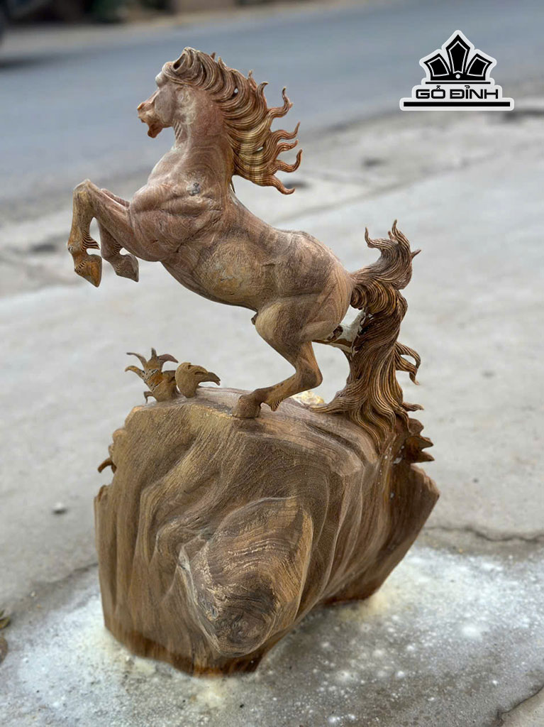 tuong-ngua-phong-thuy-nhat-ma-phi-thien-go-nu-nghien-cao-58-ngang-33-sau-28-cm-460789