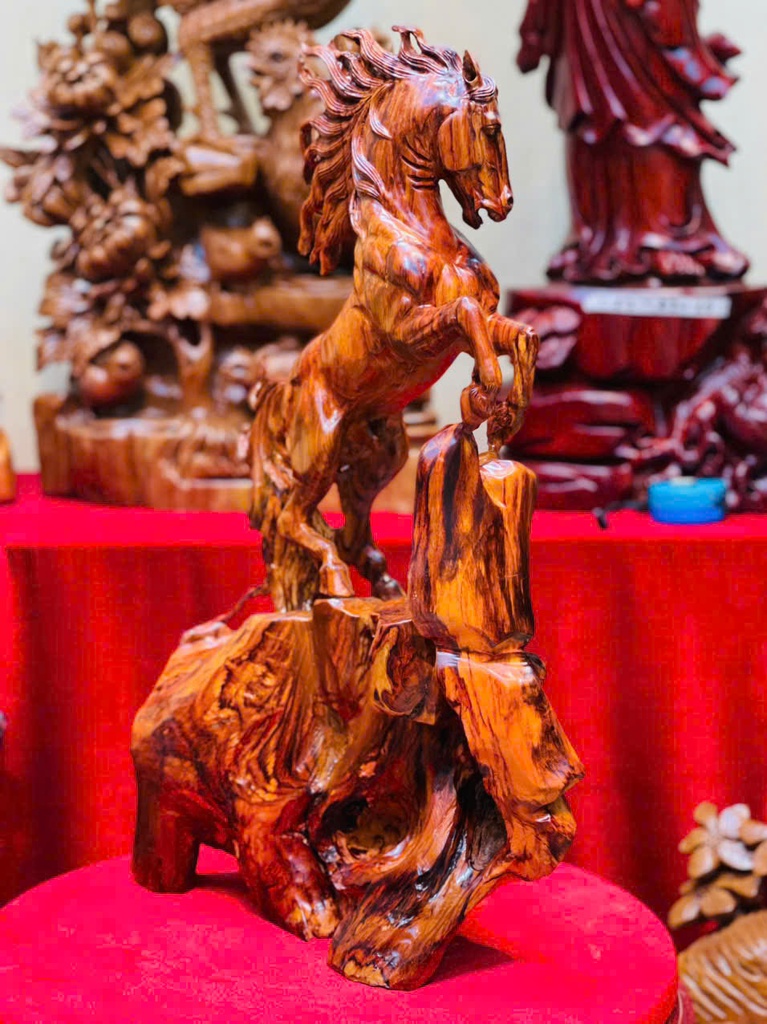 tuong-ngua-phong-thuy-nhat-ma-phi-thien-go-sua-cao-58-ngang-33-sau-22-cm-462061