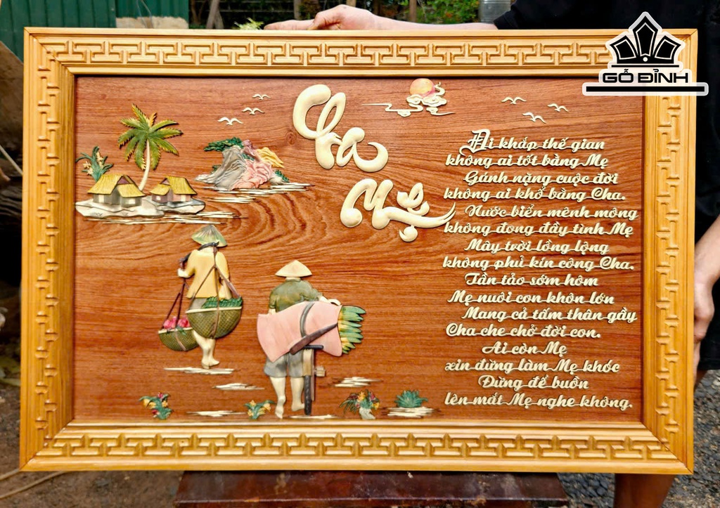 tranh-cha-me-nen-go-huong-da-khung-gao-kich-thuoc-69x103x4-cm-463177
