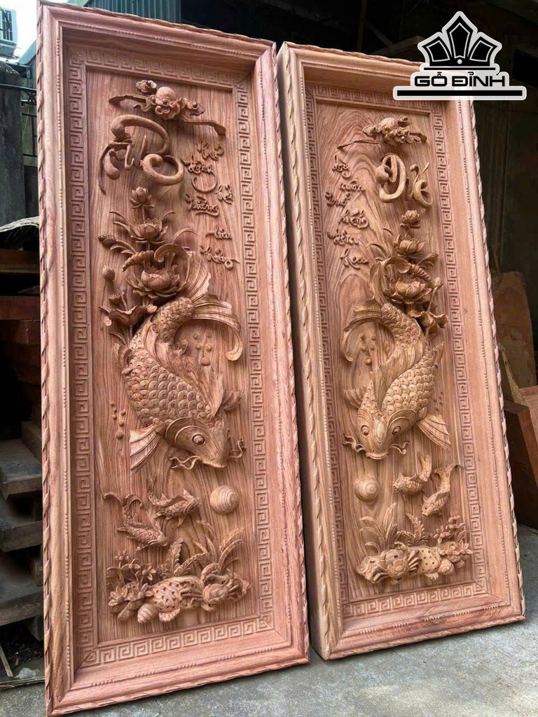 tranh-ca-chep-phuc-duc-go-huong-da-kich-thuoc-47x137x8-cm-464531