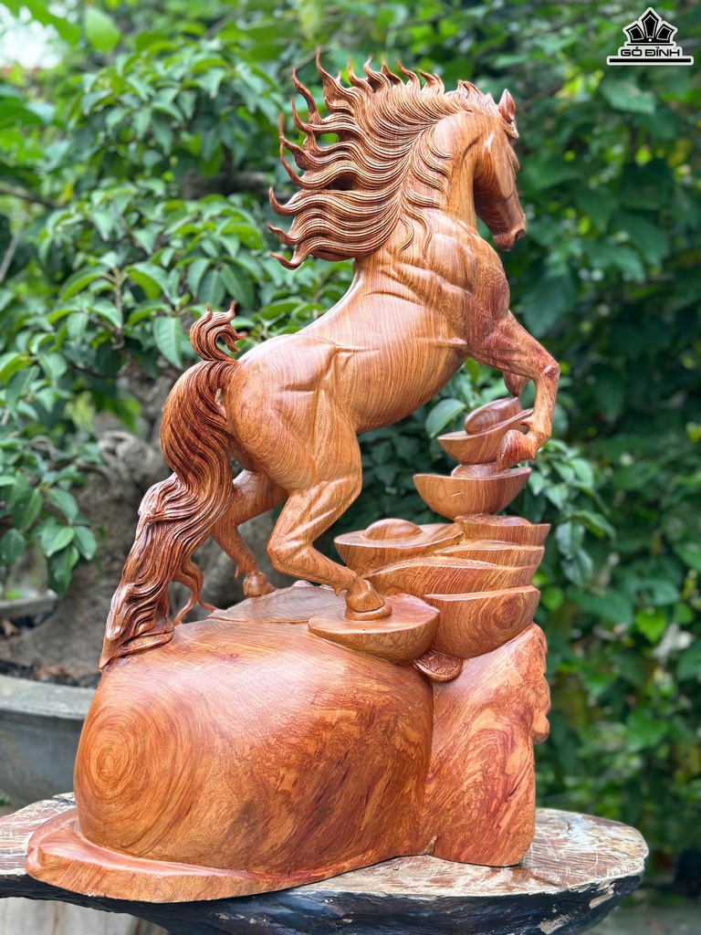 tuong-ngua-phong-thuy-nhat-ma-phi-thien-go-huong-cao-70-ngang-42-sau-30-cm-464713