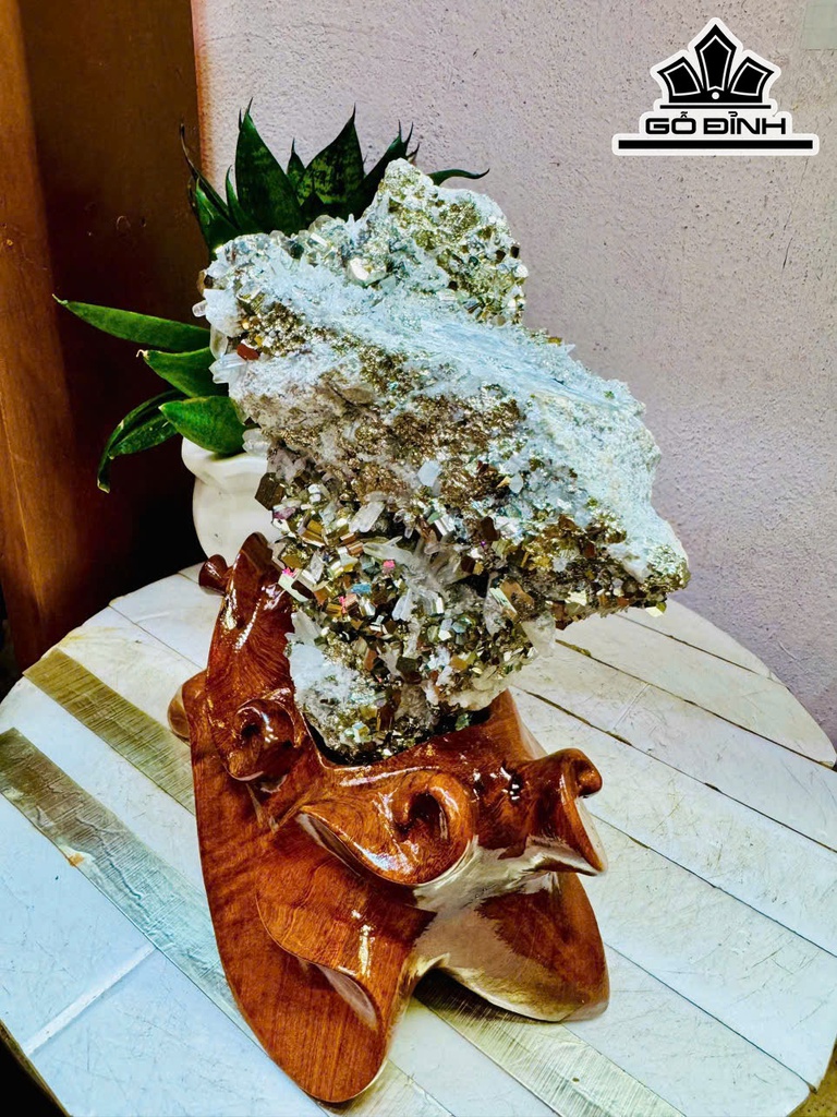 vang-gam-tinh-the-da-pyrite-cao-26-ngang-19-cm-4kg-465270