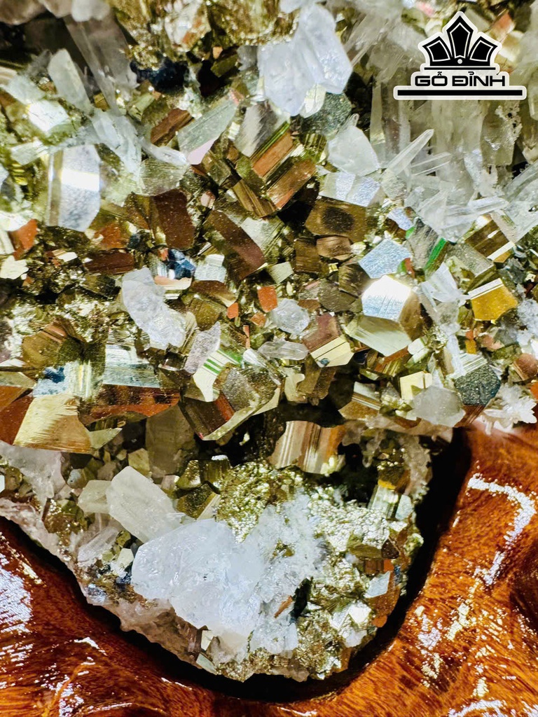 vang-gam-tinh-the-da-pyrite-cao-26-ngang-19-cm-4kg-465273