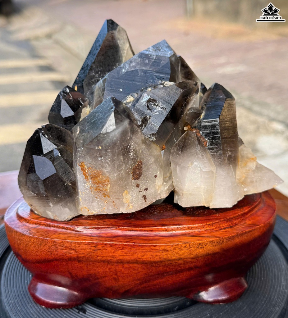 tac-pham-da-thach-anh-khoi-smoky-quartz-cao-26-ngang-27-cm-242kg-465312