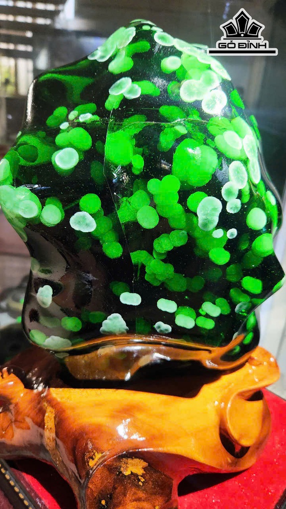tac-pham-da-obsidian-cao-32-ngang-29-cm-11kg-465377