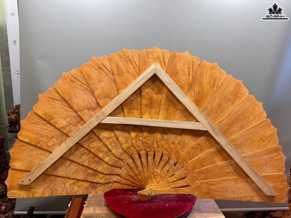 quat-treo-tuong-go-po-mu-cao-86-rong-160-cm-466390