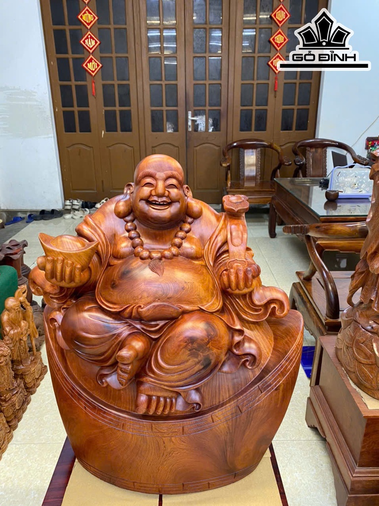 tuong-phat-di-lac-ngoi-bat-vang-go-huong-cao-68-ngang-60-sau-35-cm-466826