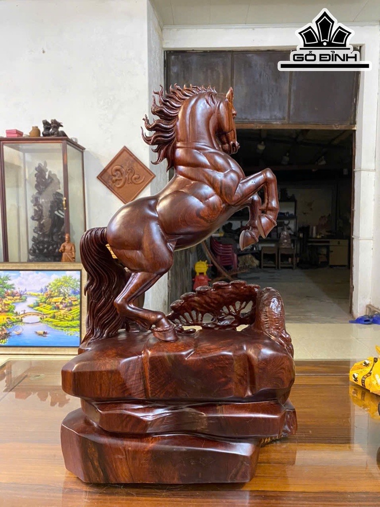 tuong-ngua-phong-thuy-nhat-ma-phi-thien-go-cam-cao-58-ngang-36-sau-19-cm-466880