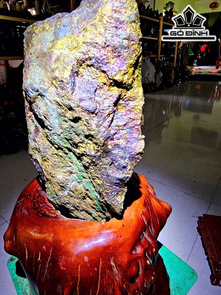 vang-gam-tinh-the-da-pyrite-cao-45-ngang-20-cm-177kg-467245