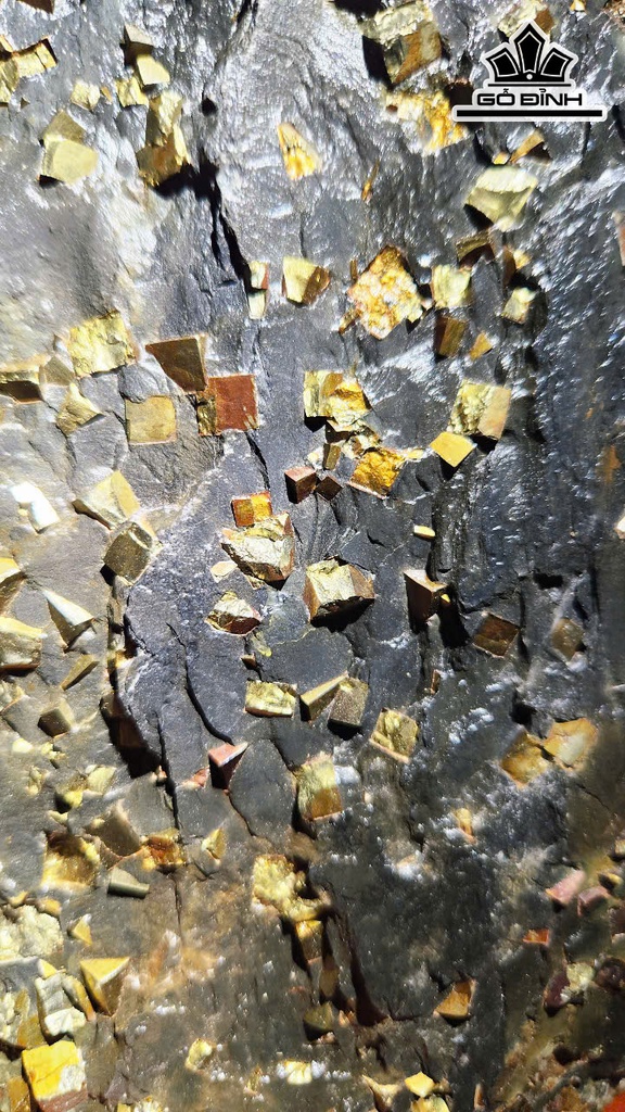 vang-gam-tinh-the-da-pyrite-cao-32-ngang-15-cm-9kg-467250