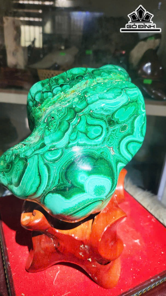 tinh-the-huyen-thoai-da-malachite-cao-ca-de-26-ngang-25-cm-83kg-467267