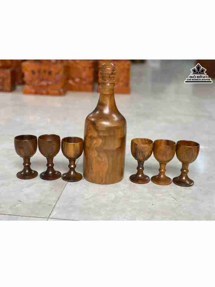 Bộ Ly Và Chai Rượu Gỗ Bách Xanh  Gồm 1 Chai 6 Ly