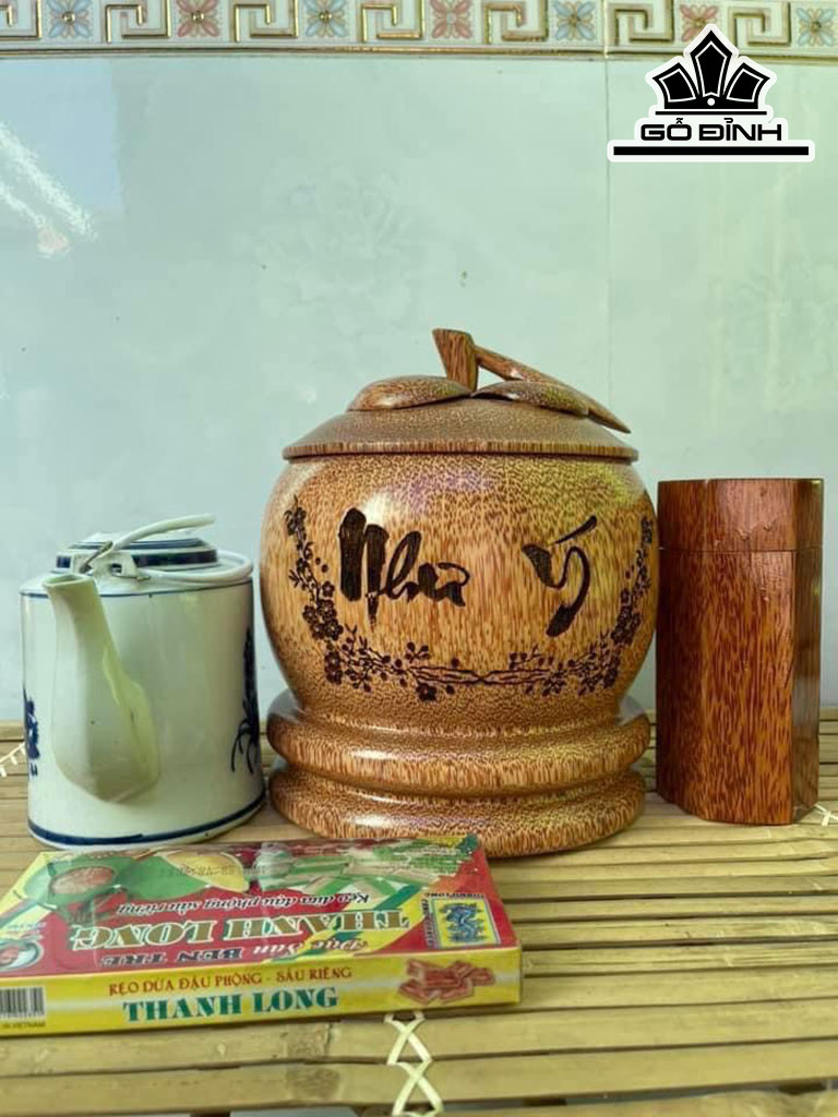 Vỏ Bình Giữ Nhiệt Nắp Măng Cụt Khắc Chữ Như Ý Gỗ Dừa Loại 1 Lít