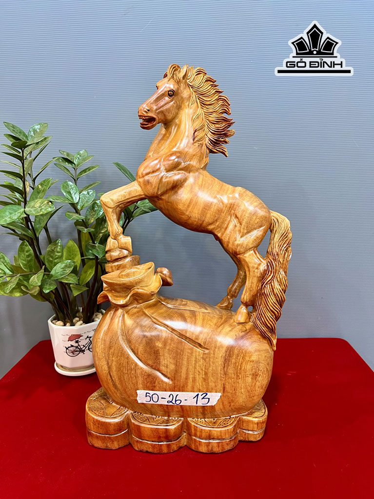 Tượng Ngựa Phong Thủy (Nhất Mã Phi Thiên) Gỗ Hương Cao 50 Ngang 26 Sâu 13 (cm)