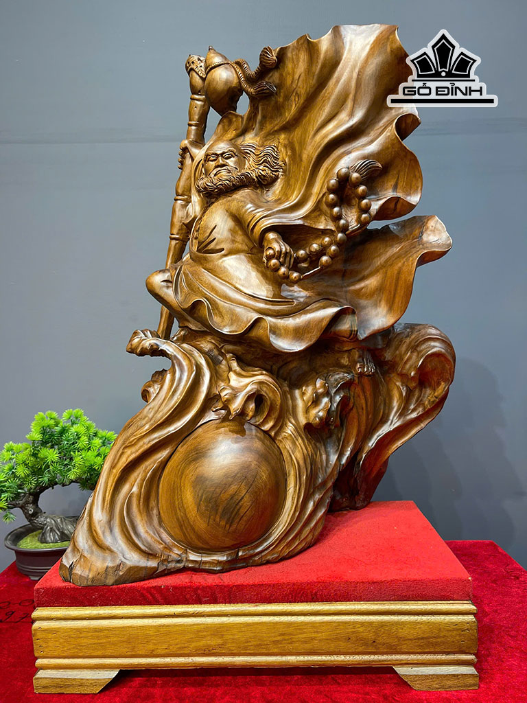 Tượng Đạt Ma Quá Hải Gỗ Bách Xanh Cao Cả Kỷ 68 Ngang 42 Sâu 23 (cm) - Riêng Kỷ Cao 10