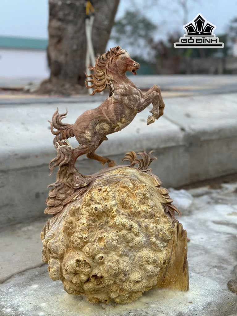 Tượng Ngựa Phong Thủy (Nhất Mã Phi Thiên) Gỗ Nu Nghiến Cao 58 Ngang 33 Sâu 28 (cm)