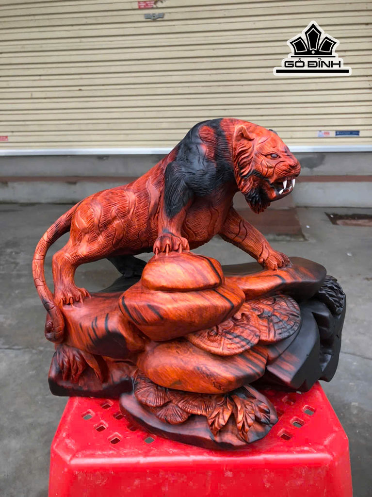 Tượng Hổ Phong Thủy Gỗ Trắc Cao 24 Ngang 27 Sâu 13 (cm)