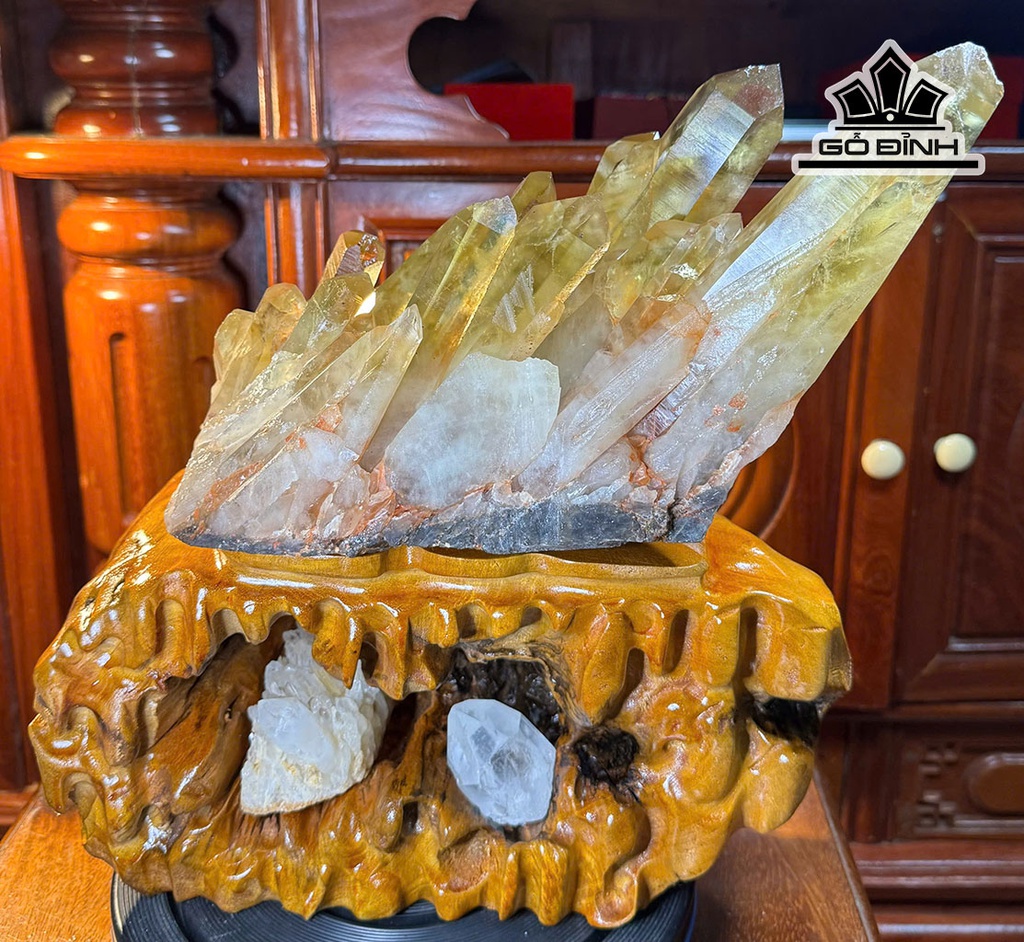Tác Phẩm Đá Thạch Anh Vàng Cao 29 Ngang 34 (cm) 7,98kg