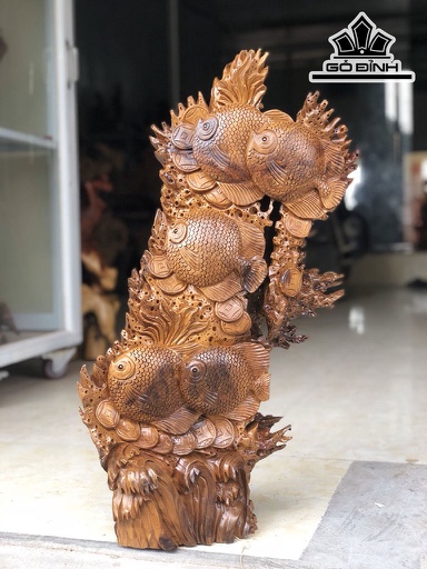 Tượng Cá Đồng Tiền Gỗ Bách Xanh Cao 66 Ngang 39 Sâu 18 (cm)