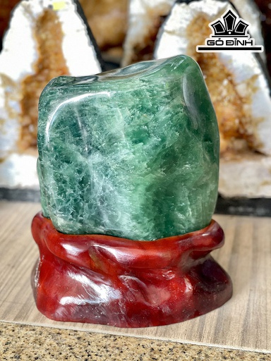 Tác Phẩm Đá Flourite Cao 30 Ngang 18 (cm) 15,73kg